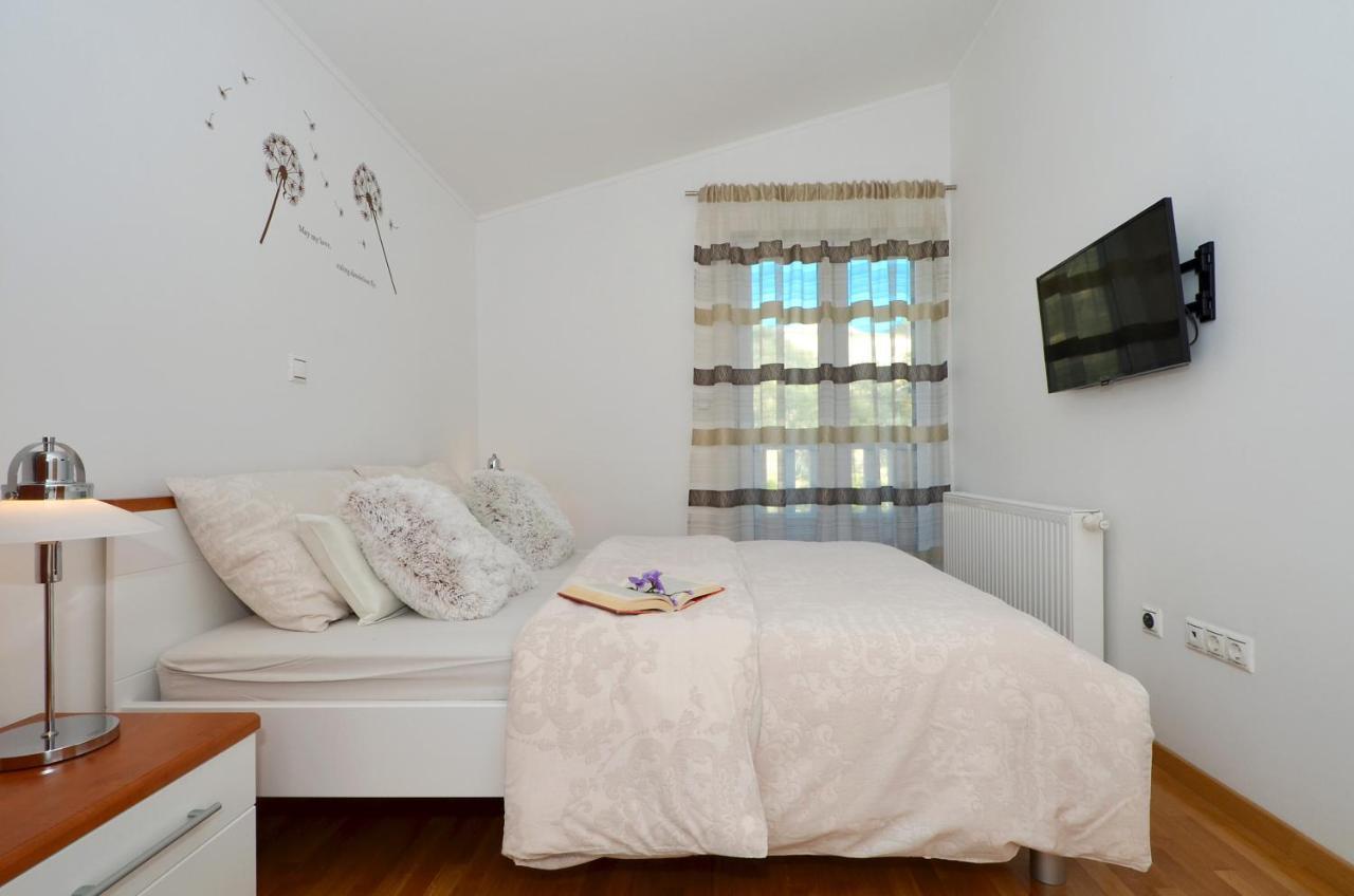 Apartmani Adela Solin Eksteriør bilde